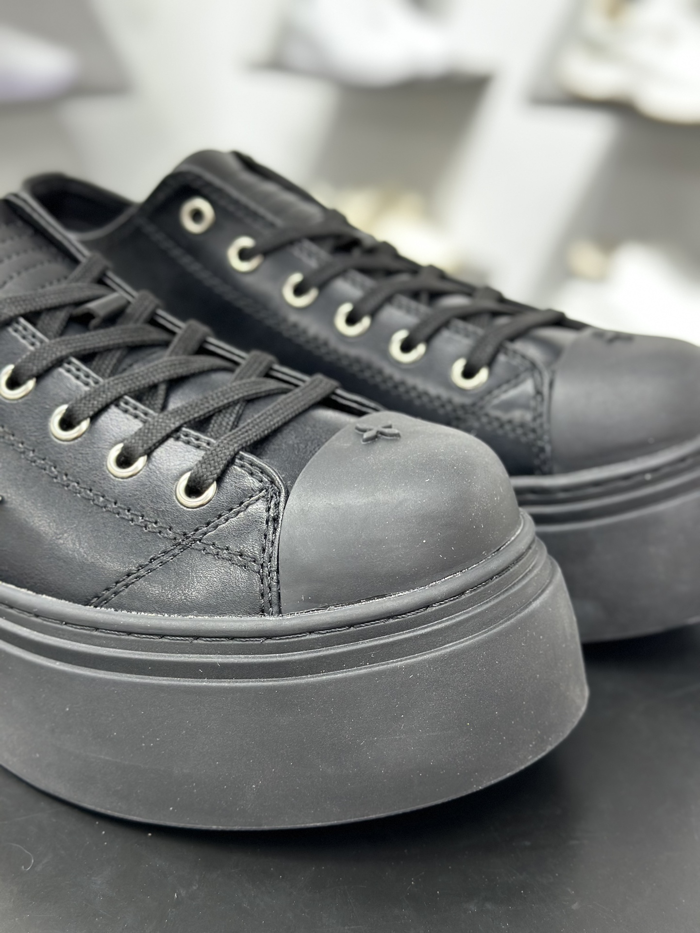 240 SMFK Compass Meteor Dark Night Low 黑夜流星系列低帮复古厚底做旧小脏板鞋“皮革全黑白LOGO”S0002BB 尺