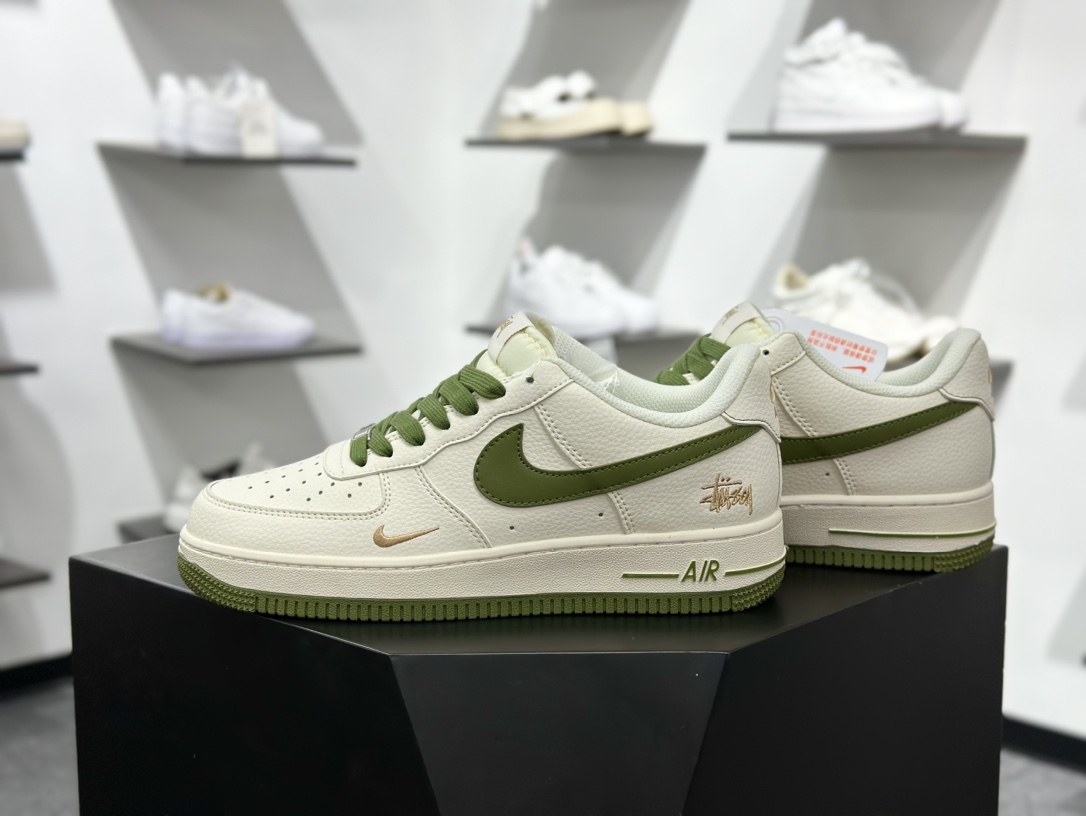 260 斯图西Stussy x Nike Air Force 1′07 Low”Stussy”空军一号板鞋“联名米白橄榄绿金斯图西刺绣双钩” XX3168-151