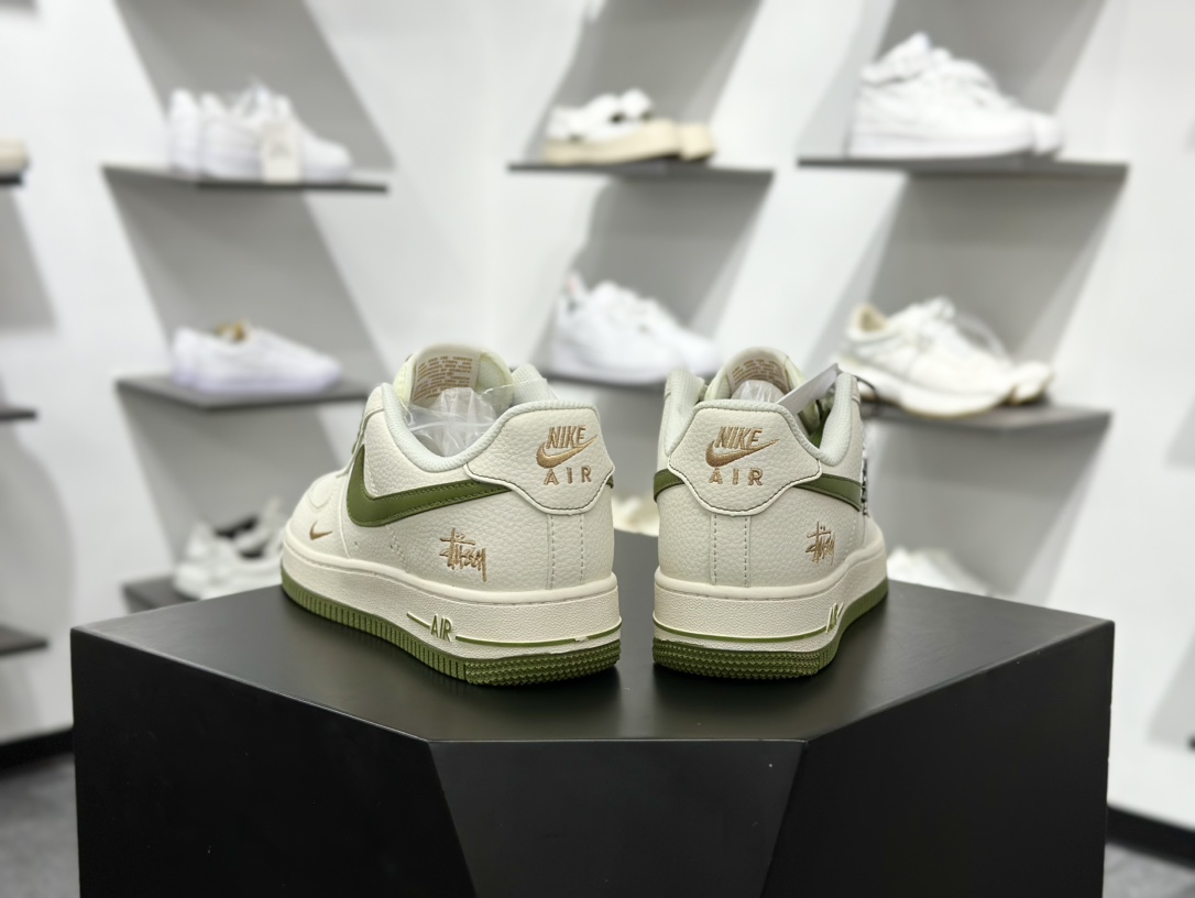 260 斯图西Stussy x Nike Air Force 1′07 Low”Stussy”空军一号板鞋“联名米白橄榄绿金斯图西刺绣双钩” XX3168-151