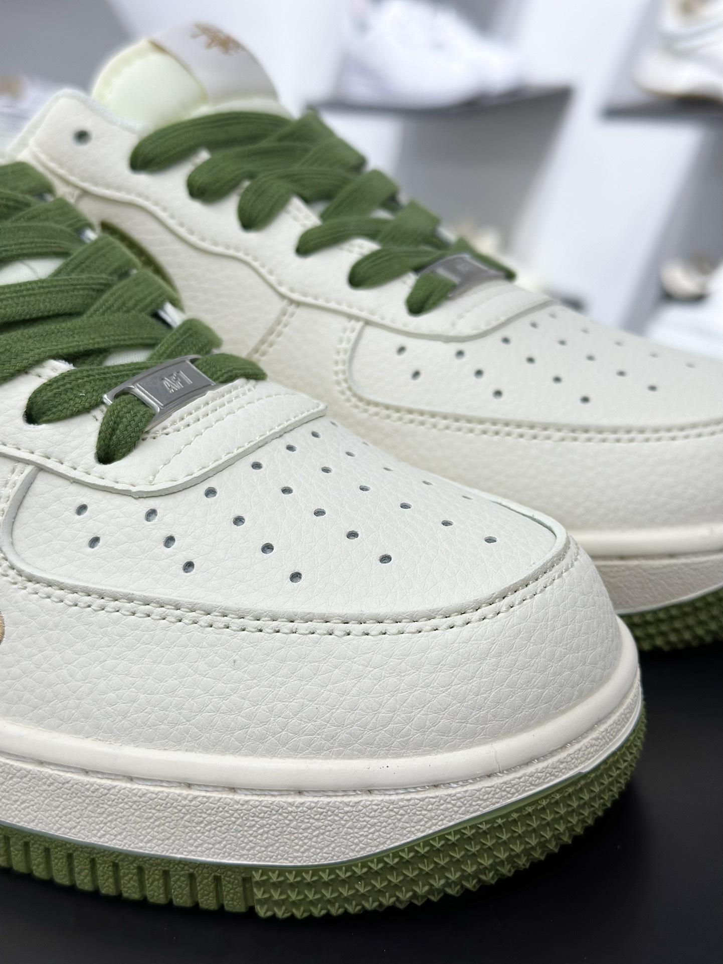 260 斯图西Stussy x Nike Air Force 1′07 Low”Stussy”空军一号板鞋“联名米白橄榄绿金斯图西刺绣双钩” XX3168-151