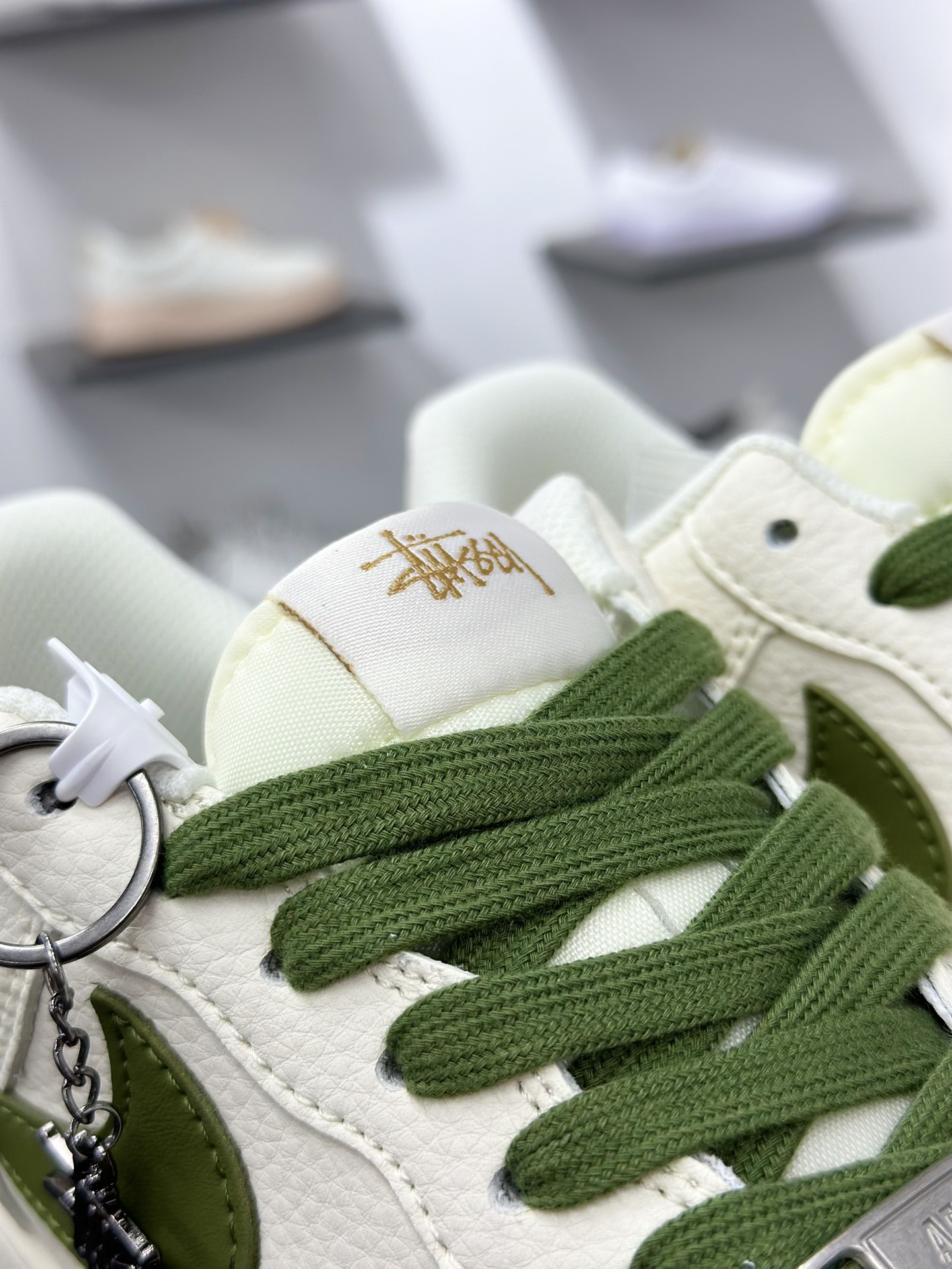 260 斯图西Stussy x Nike Air Force 1′07 Low”Stussy”空军一号板鞋“联名米白橄榄绿金斯图西刺绣双钩” XX3168-151