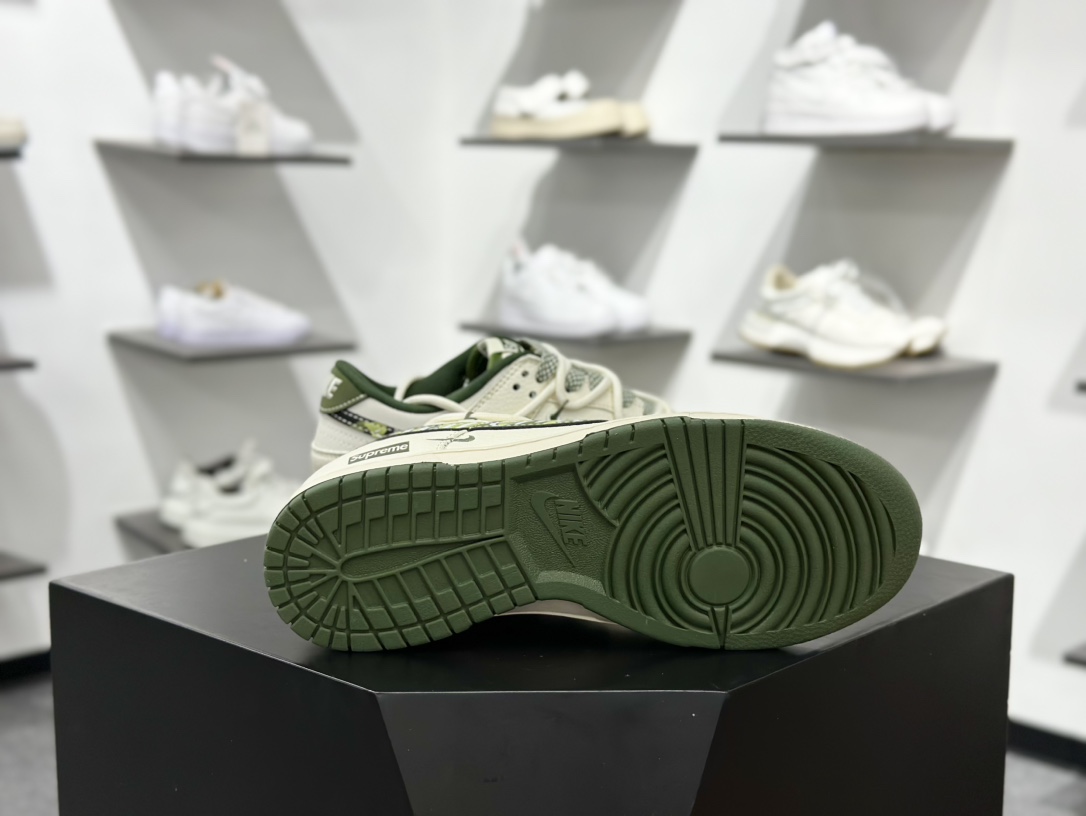 300 Nike SB Dunk Low x Supreme 白绿小勾满天星 DM6868-081