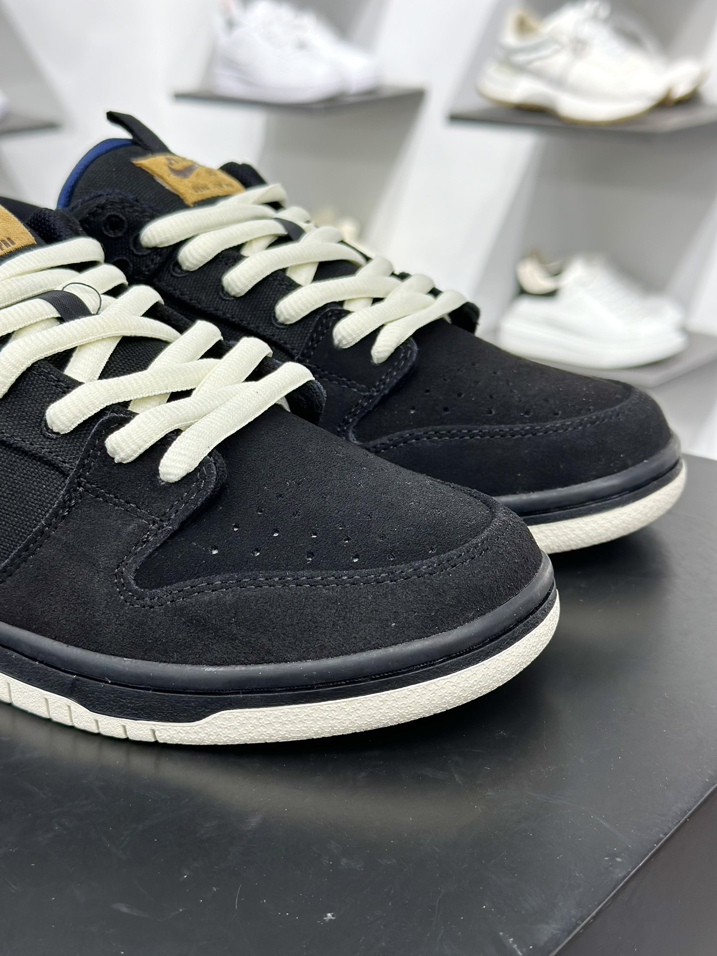 220 Nike SB Dunk Low 黑白蓝帆布 DX6775-400
