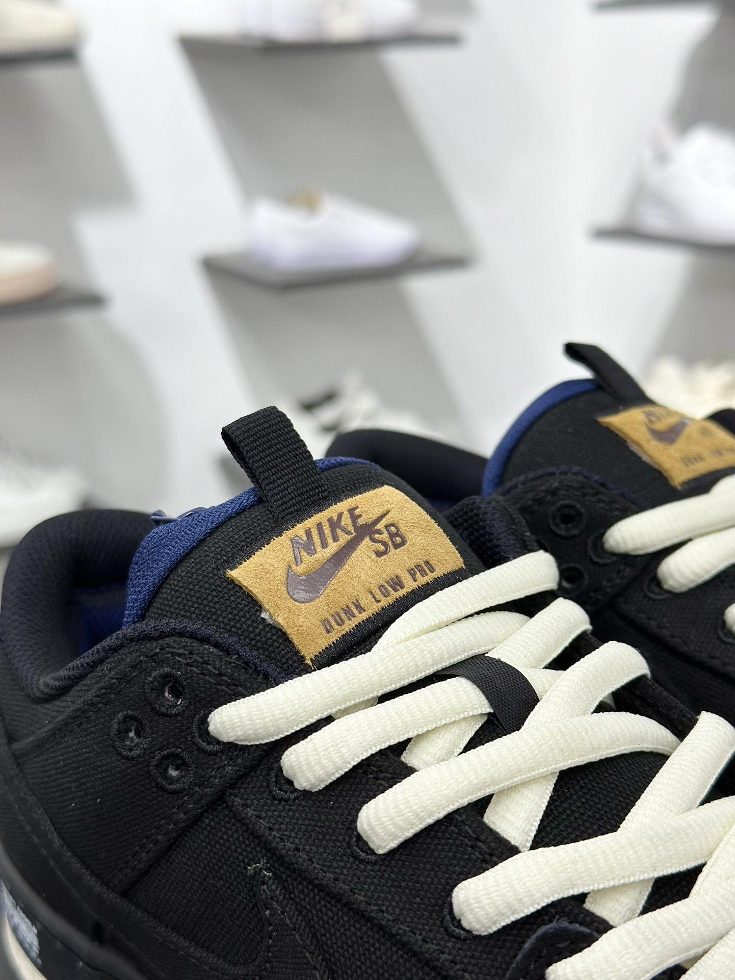 220 Nike SB Dunk Low 黑白蓝帆布 DX6775-400