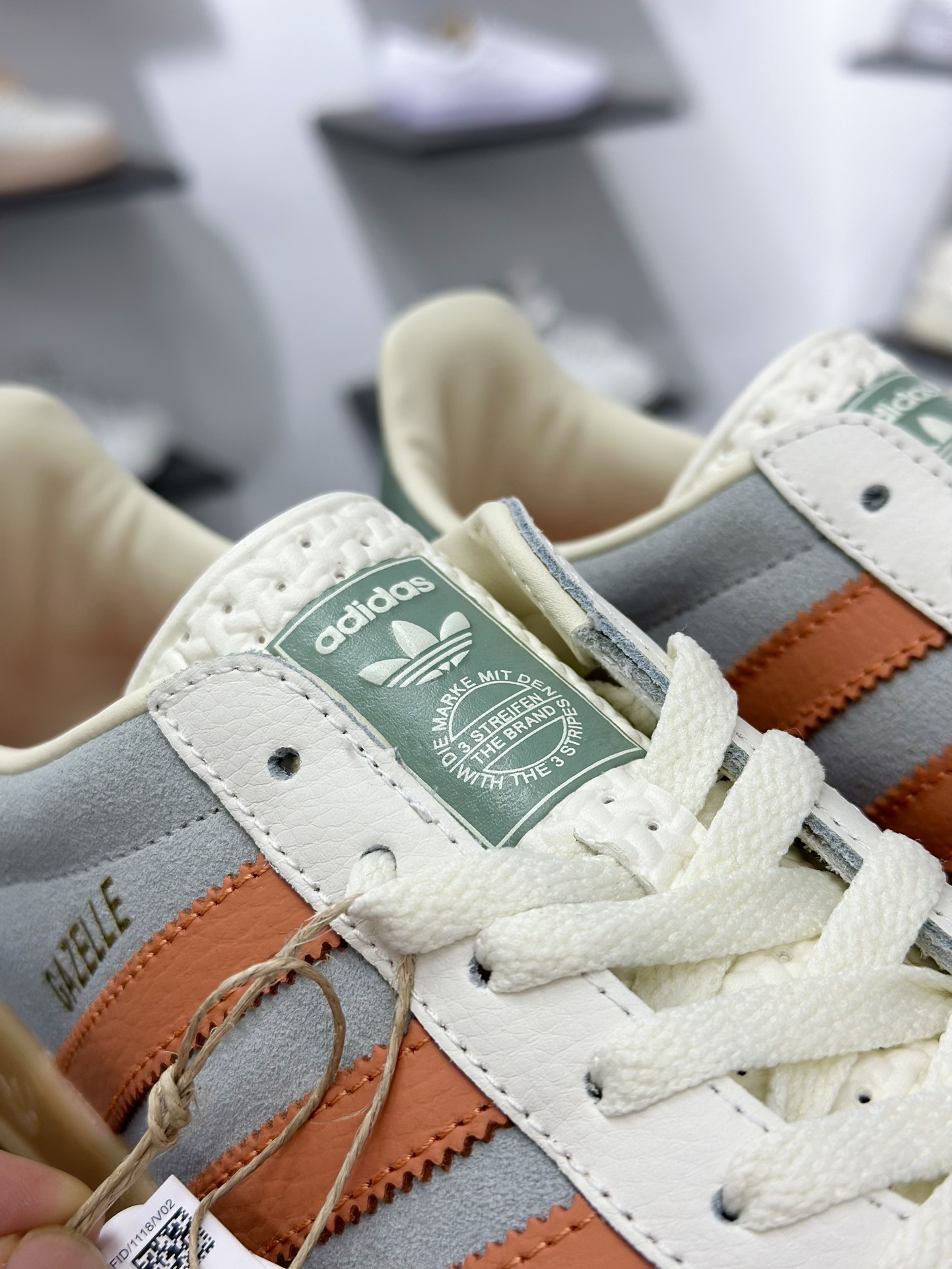 160 AD Originals Gazelle Indoor 灰绿橘 三叶草复古休闲运动板鞋 JQ0011