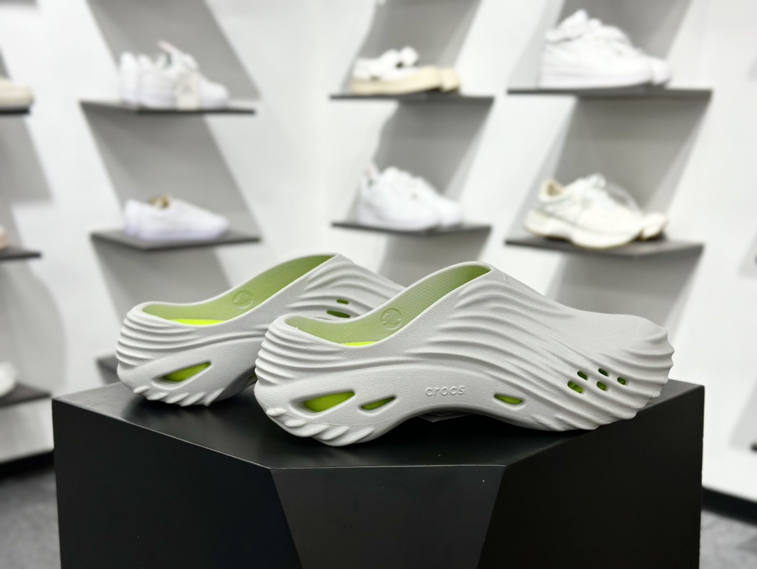 130 Crocs Classic Clog 卡骆驰经典简约休闲沙滩洞洞拖鞋凉鞋
