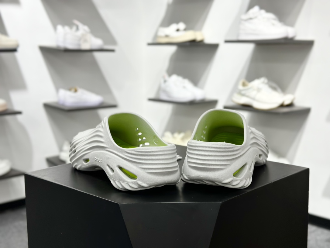 130 Crocs Classic Clog 卡骆驰经典简约休闲沙滩洞洞拖鞋凉鞋
