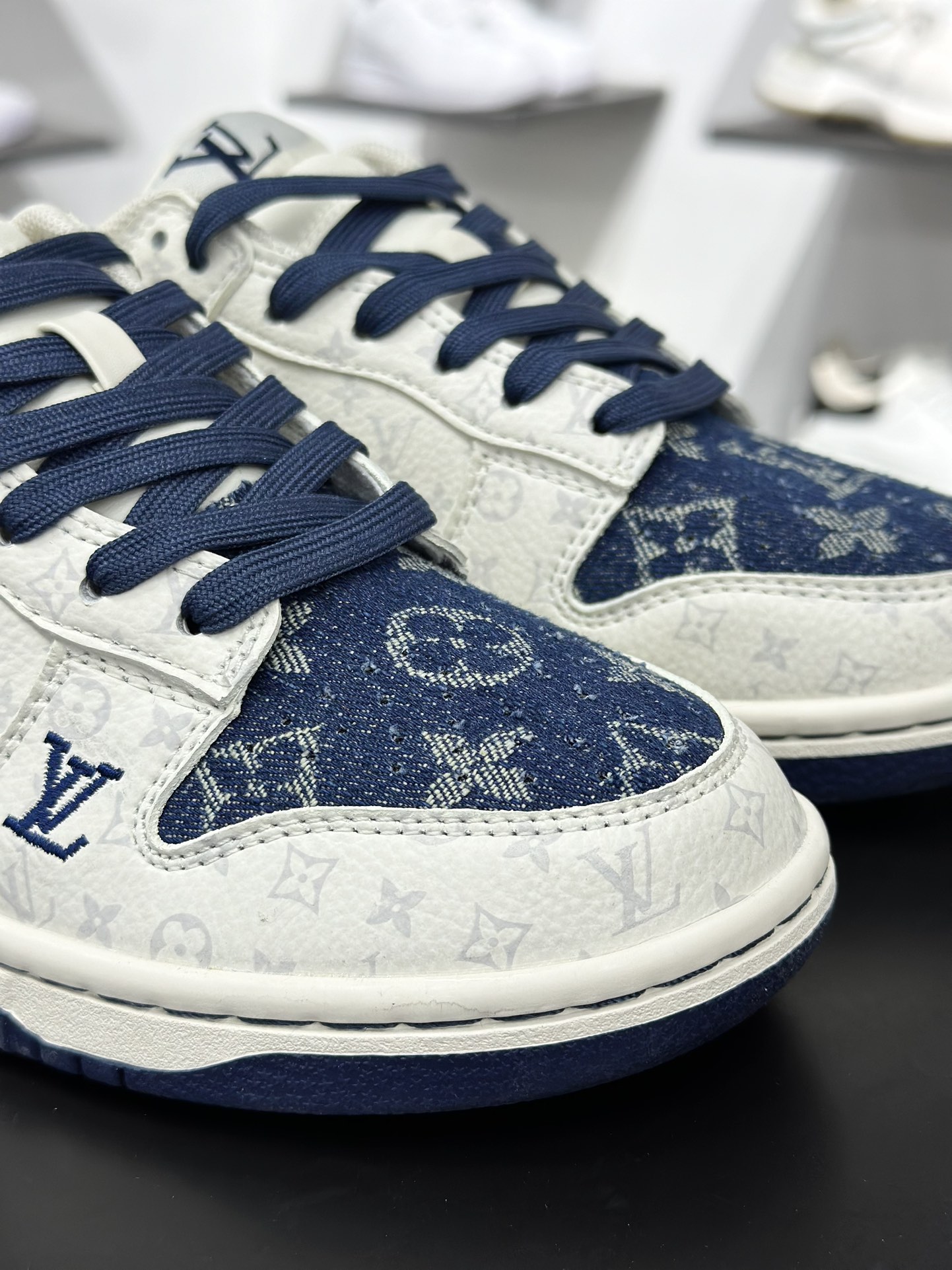 路易威登Louis Vuitton x Nike SB Dunk Low”LV Monogram”扣篮系列低帮滑板板鞋“牛仔蓝米白LV提花” SC9772-80
