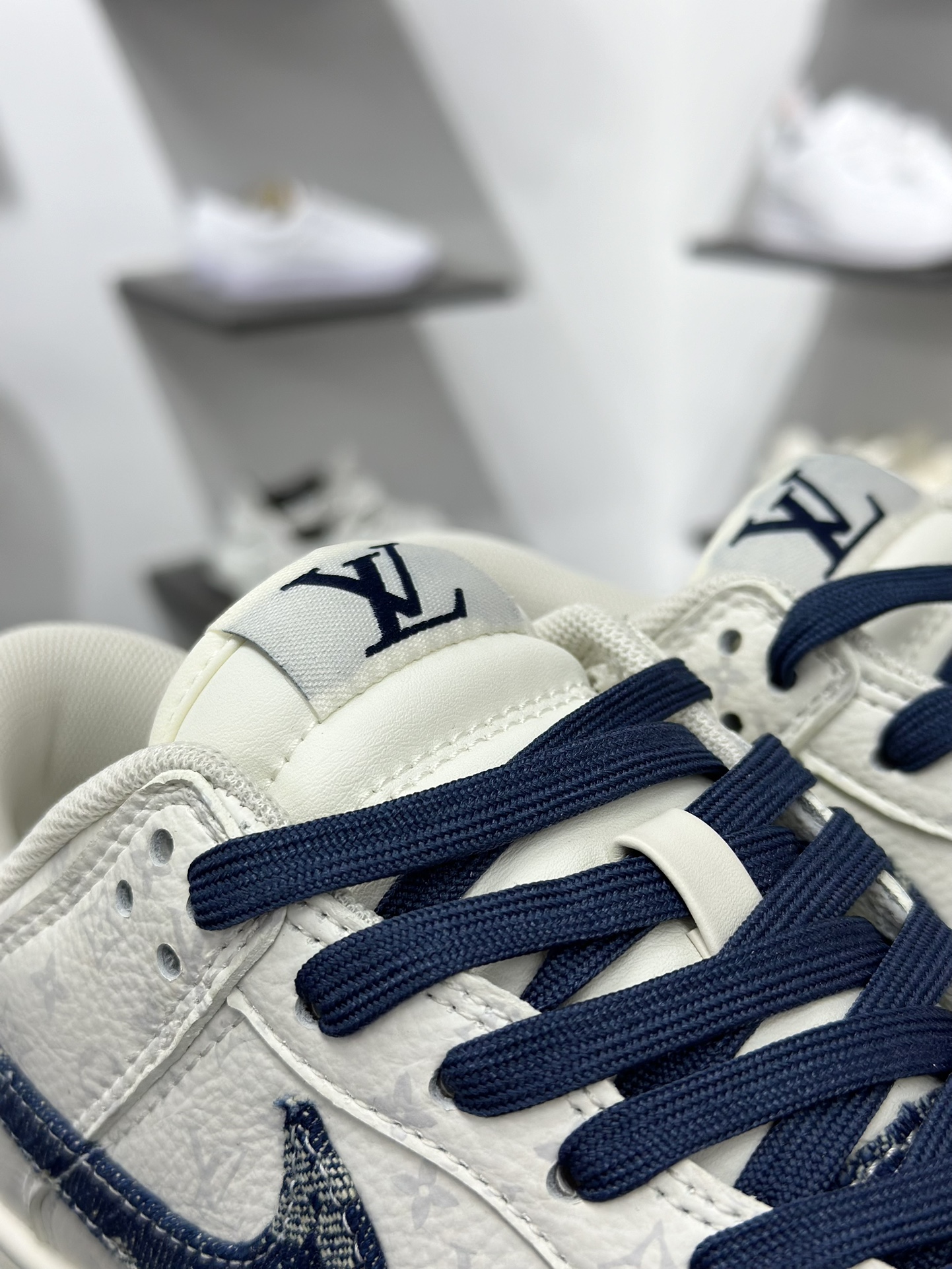 路易威登Louis Vuitton x Nike SB Dunk Low”LV Monogram”扣篮系列低帮滑板板鞋“牛仔蓝米白LV提花” SC9772-80