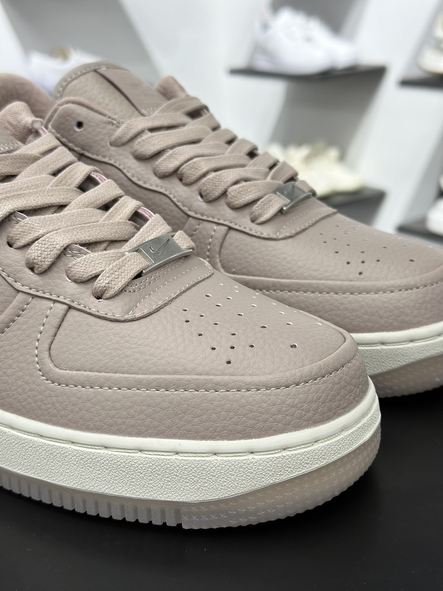 A Ma Maniére x Nike Air Force 1'07 Low 联名款 空军一号低帮休闲板鞋 HF4084-200