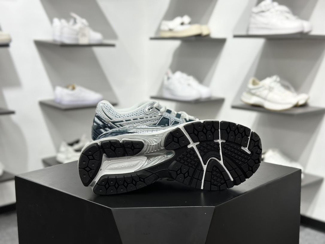 New Balance M1906R系列 复古老爹防滑耐磨低帮 跑步鞋 M1906RCE