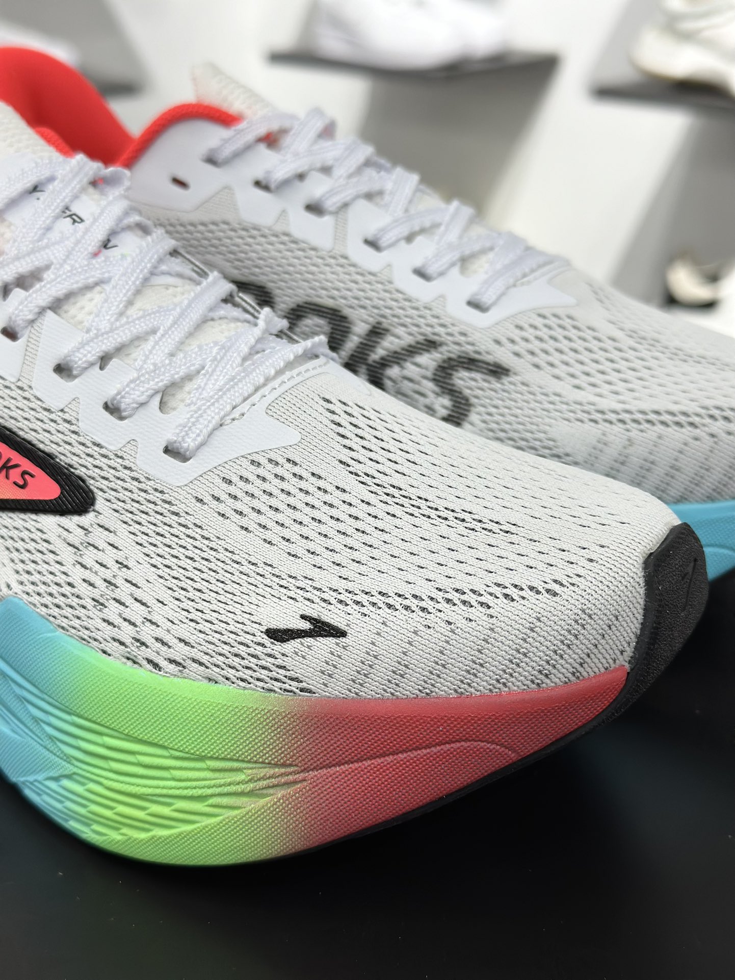 Brooks Hyperion Max 2 布鲁克斯 烈风2系列低帮透气缓震支撑休闲运动慢跑鞋 110434 1D 409