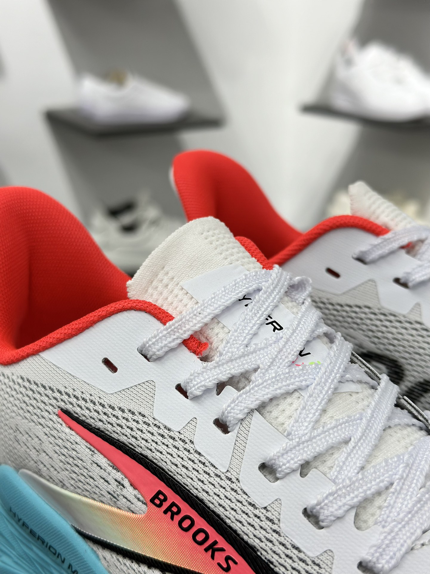 Brooks Hyperion Max 2 布鲁克斯 烈风2系列低帮透气缓震支撑休闲运动慢跑鞋 110434 1D 409