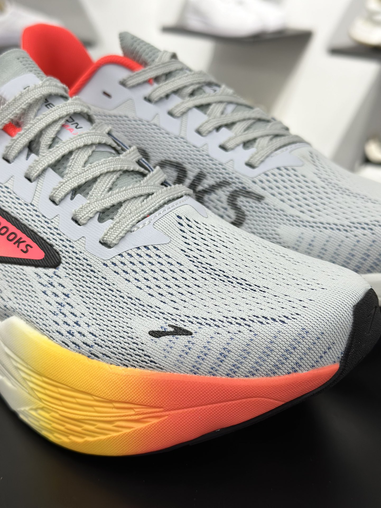 Brooks Hyperion Max 2 布鲁克斯 烈风2系列低帮透气缓震支撑休闲运动慢跑鞋 110434 1D 443