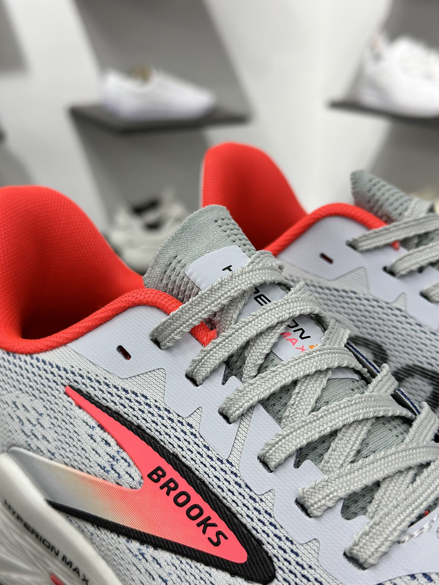Brooks Hyperion Max 2 布鲁克斯 烈风2系列低帮透气缓震支撑休闲运动慢跑鞋 110434 1D 443