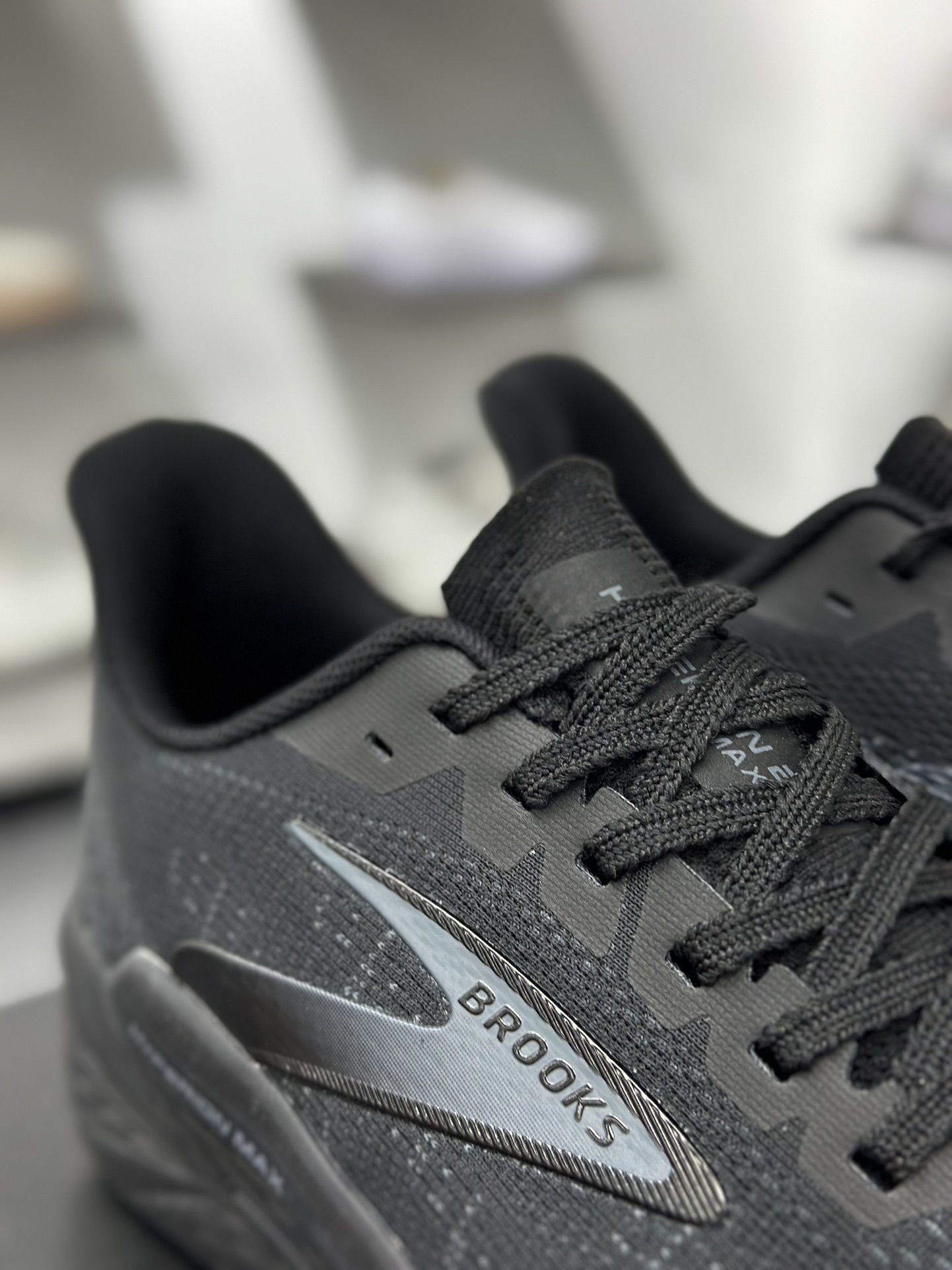 Brooks Hyperion Max 2 布鲁克斯 烈风2系列低帮透气缓震支撑休闲运动慢跑鞋 110434 1D 410