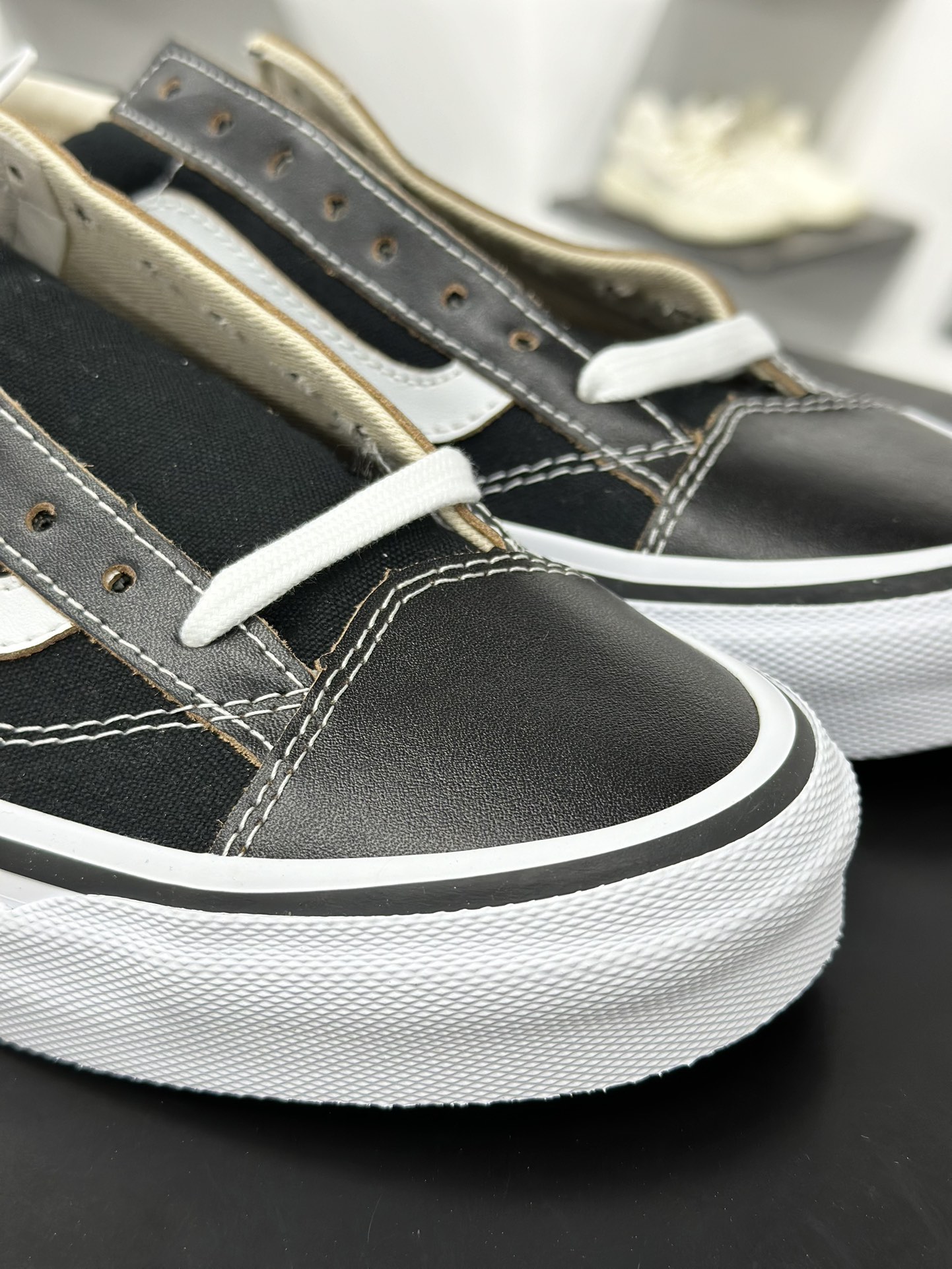 Vans Knu Skool 黑白 万斯低帮复古休闲硫化面包鞋
