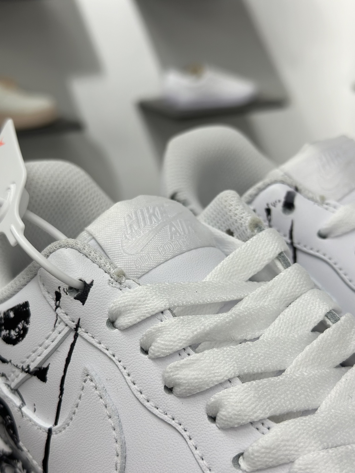 Nike Air Force 1 Low 07 纯白涂鸦 923044-100