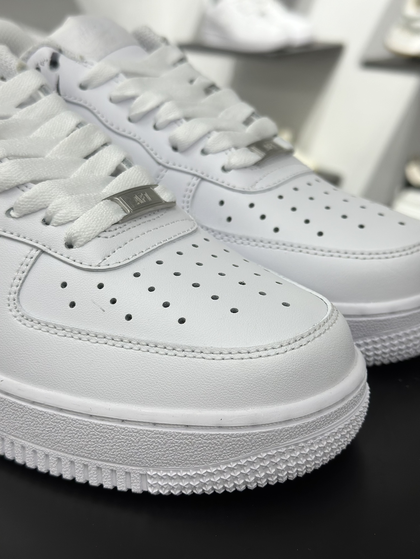 Nike Air Force 1 Low 07 纯白涂鸦 923044-100