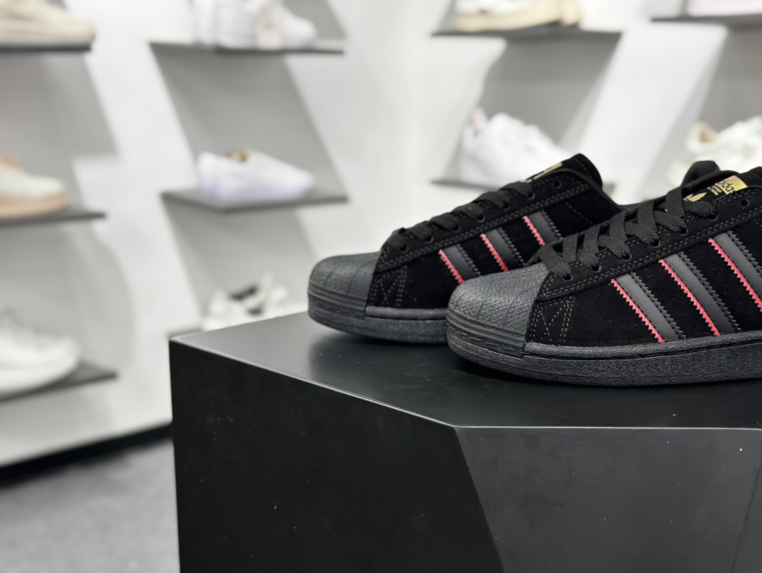 Felipe Gustavo x AD Originals Superstar 联名黑红贝壳头 JR7831