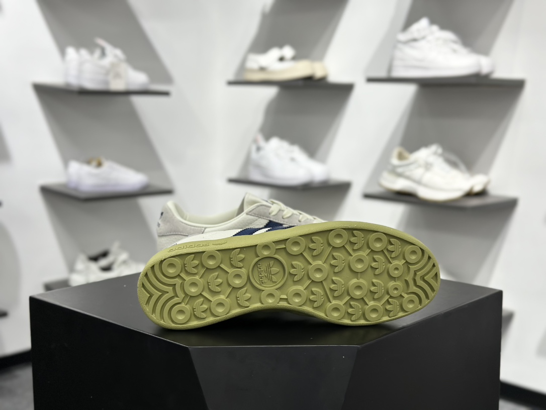 adidas originals Samba OG 此款以简约大方的造型设计 DD6002