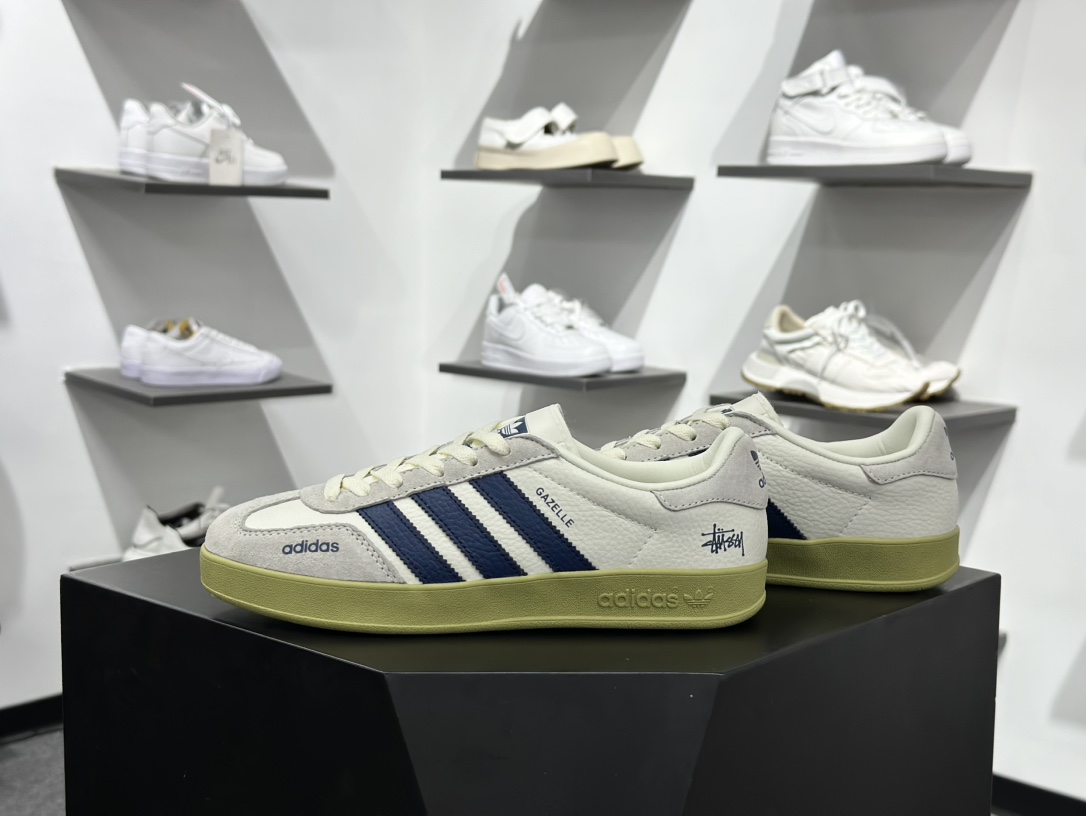 adidas originals Samba OG 此款以简约大方的造型设计 DD6002