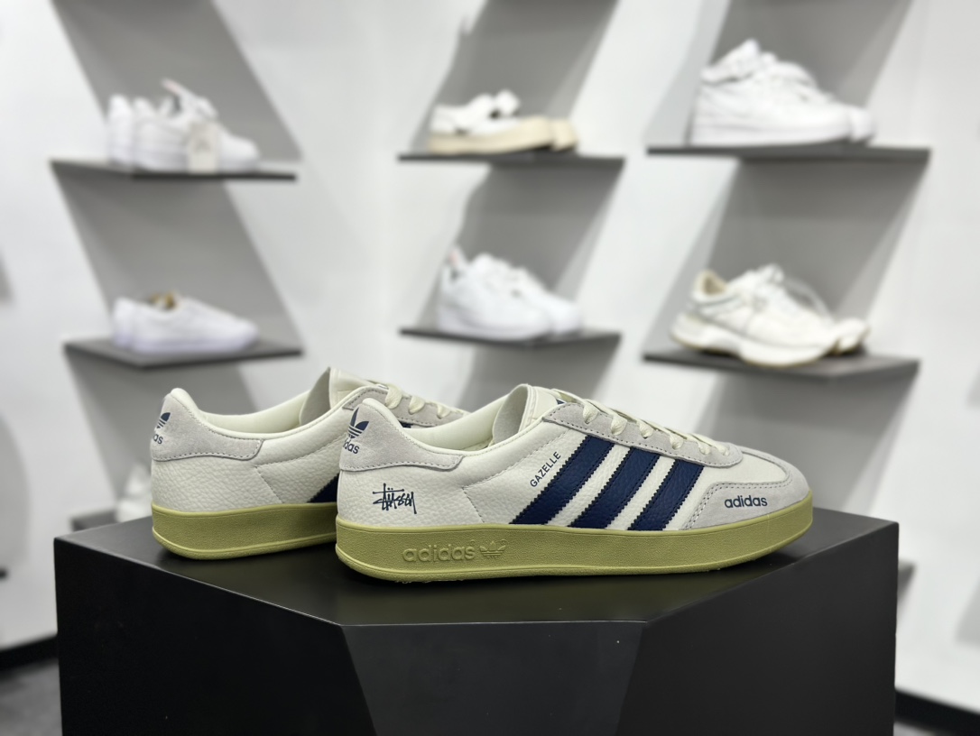 adidas originals Samba OG 此款以简约大方的造型设计 DD6002