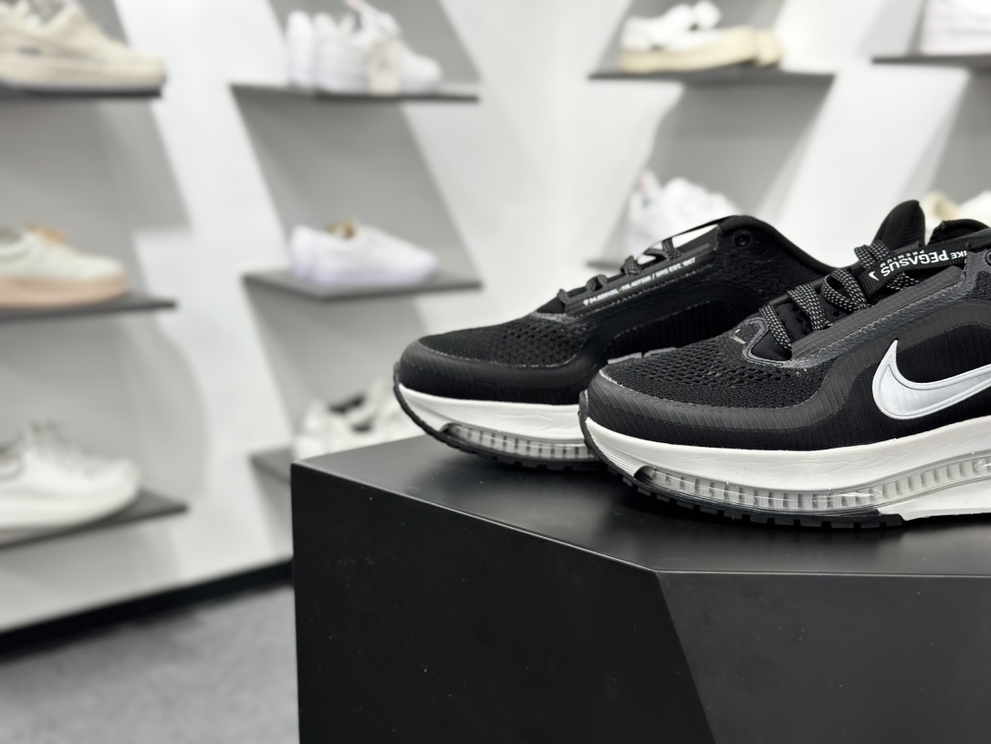 2025年跑鞋王者降临 耐克推出的顶级飞马 Nike Pegasus Premium 全掌气垫 纤维气柱网面跑步鞋 HQ2592-100