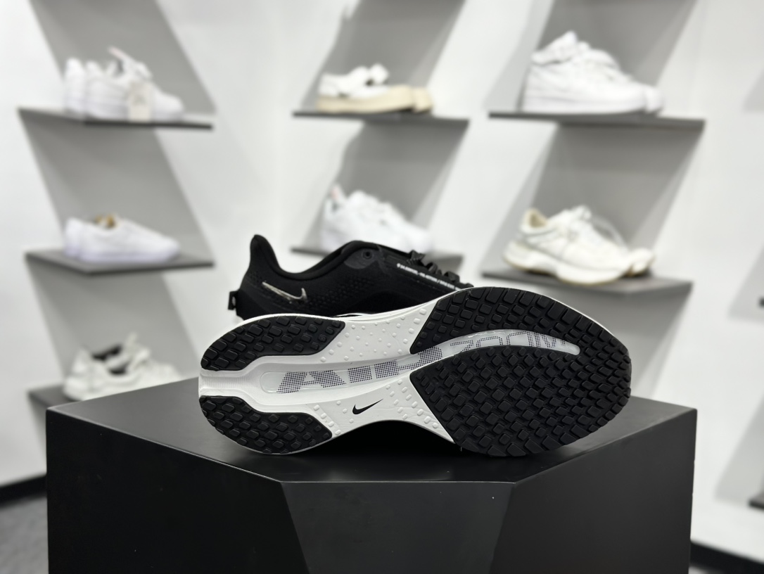 2025年跑鞋王者降临 耐克推出的顶级飞马 Nike Pegasus Premium 全掌气垫 纤维气柱网面跑步鞋 HQ2592-100