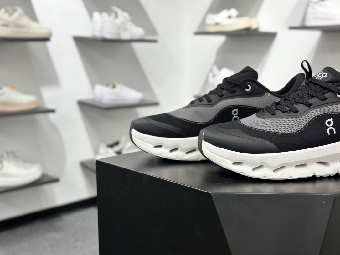 On昂跑 Cloudtilt Loewe 户外街头机能风跑步鞋