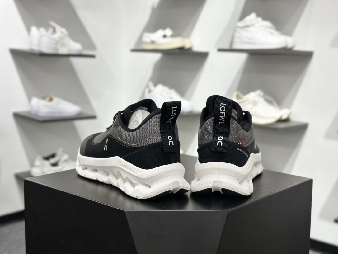 On昂跑 Cloudtilt Loewe 户外街头机能风跑步鞋