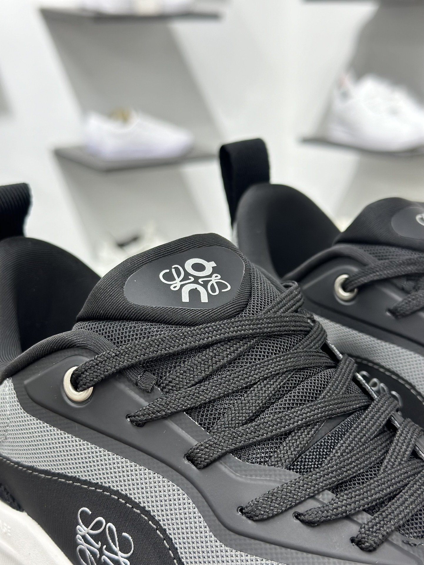 On昂跑 Cloudtilt Loewe 户外街头机能风跑步鞋