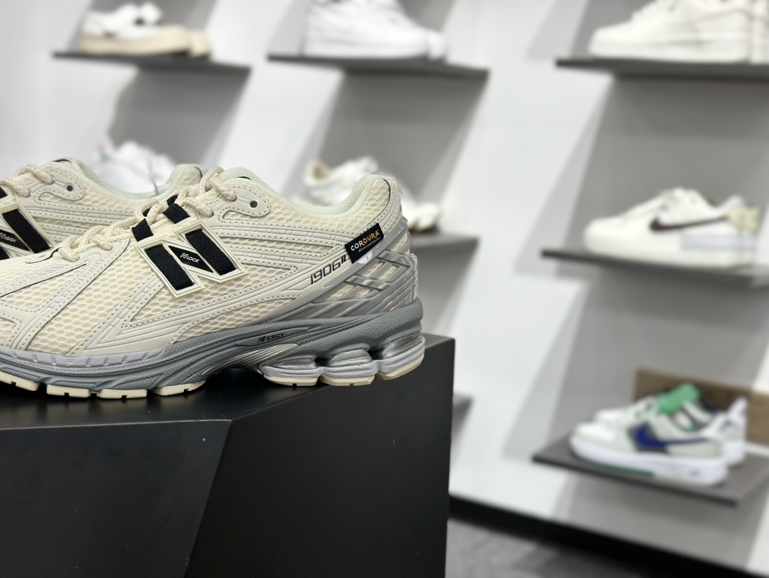 220 New Balance 1906系列复古老爹风休闲运动慢跑鞋 U1906ROC