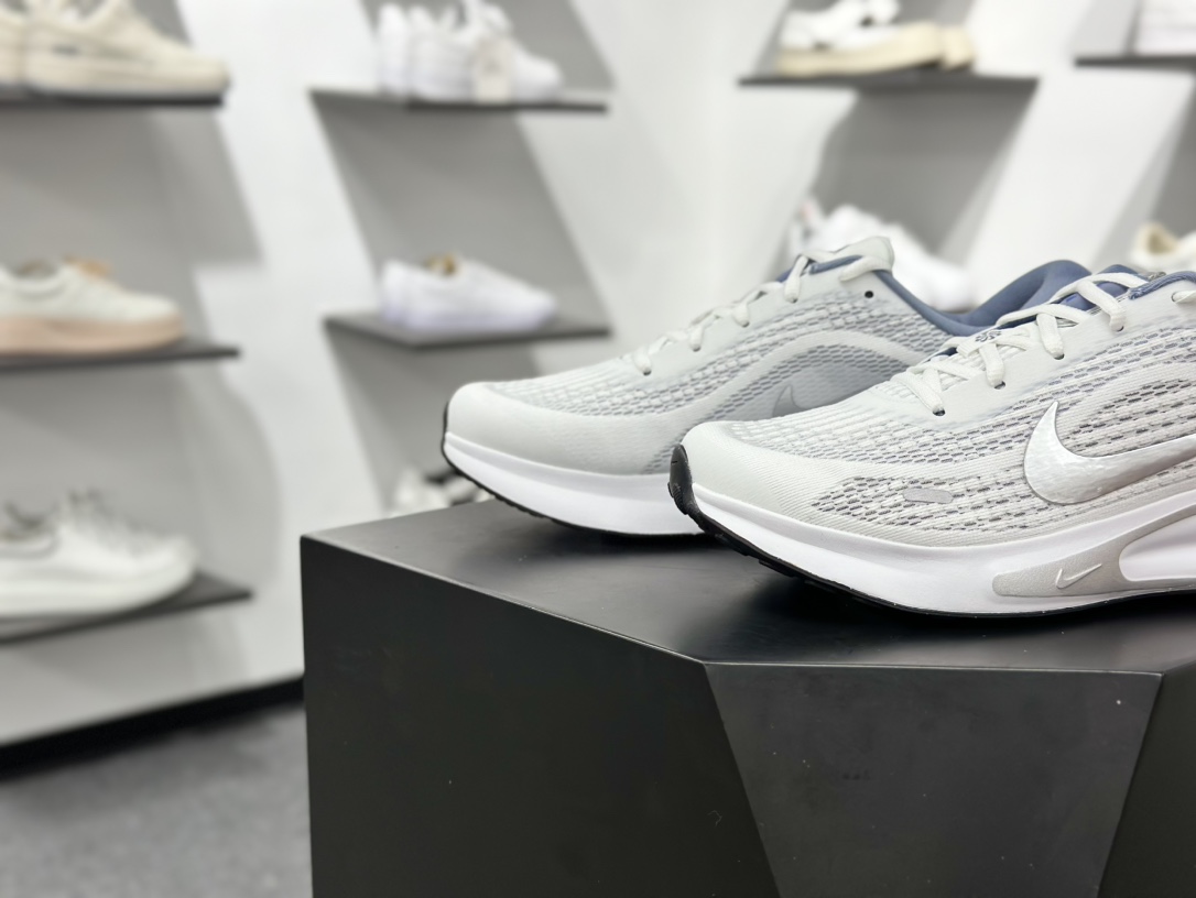 Nike Journey Run 2025跑步鞋 FN0228-104
