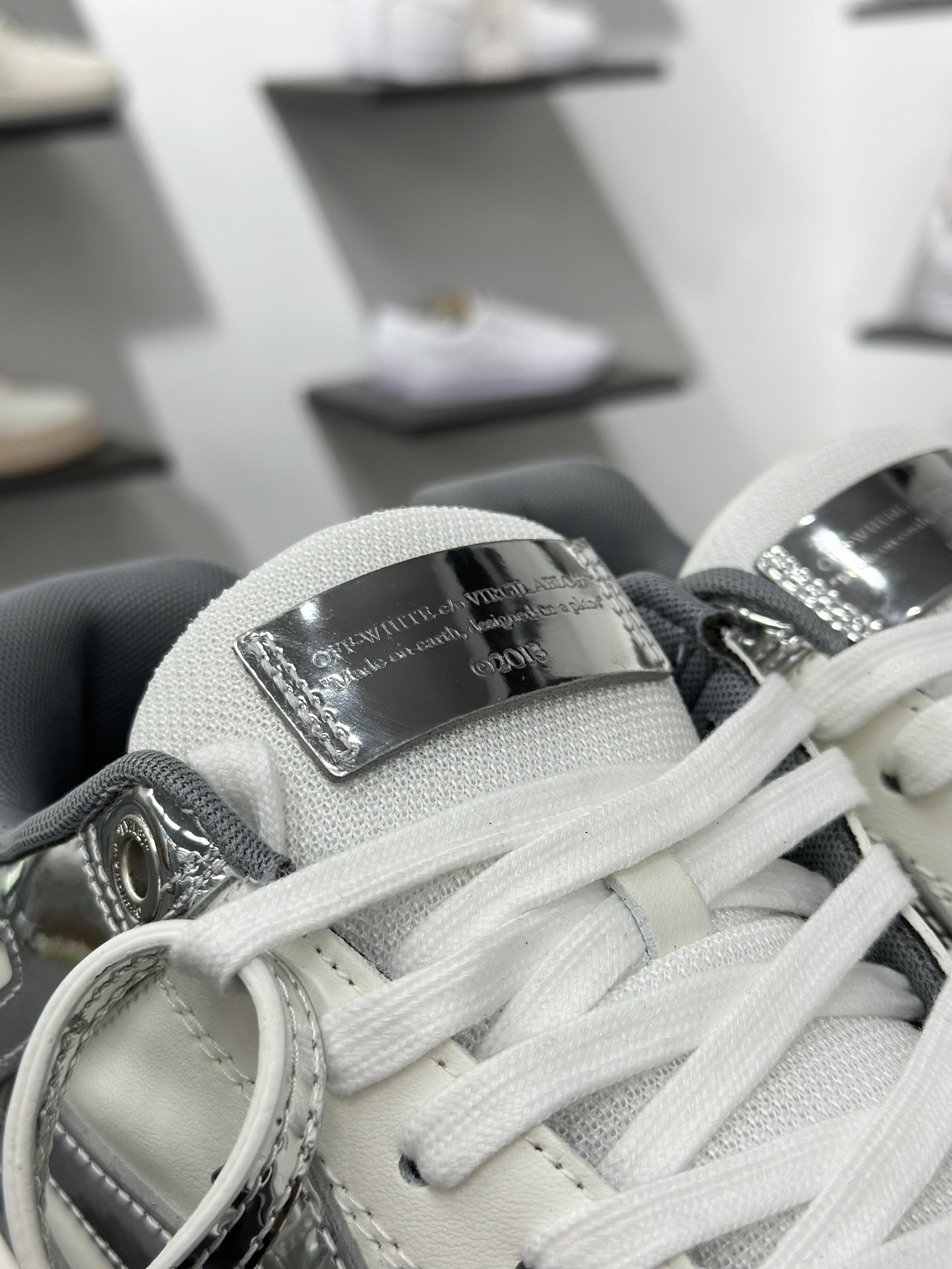 Off-White Out of Office 低帮复古休闲鞋