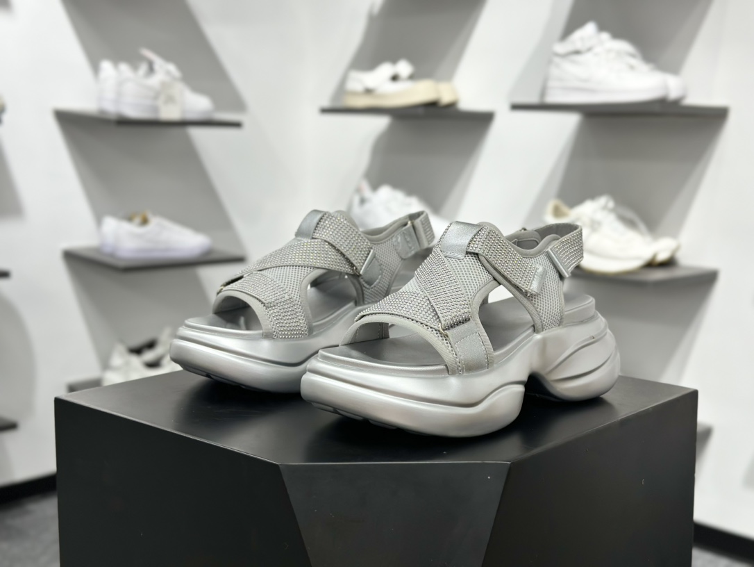 GG-CC明星同款 水钻凉鞋 一双拖鞋穿遍夏天