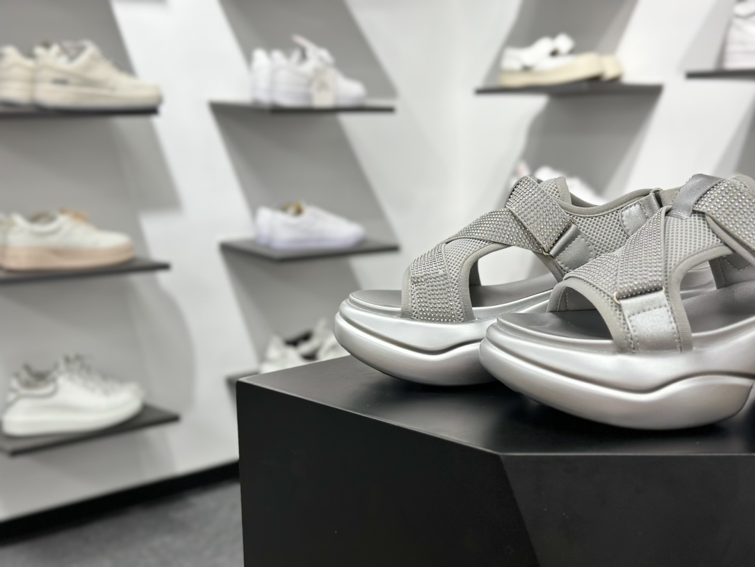 GG-CC明星同款 水钻凉鞋 一双拖鞋穿遍夏天