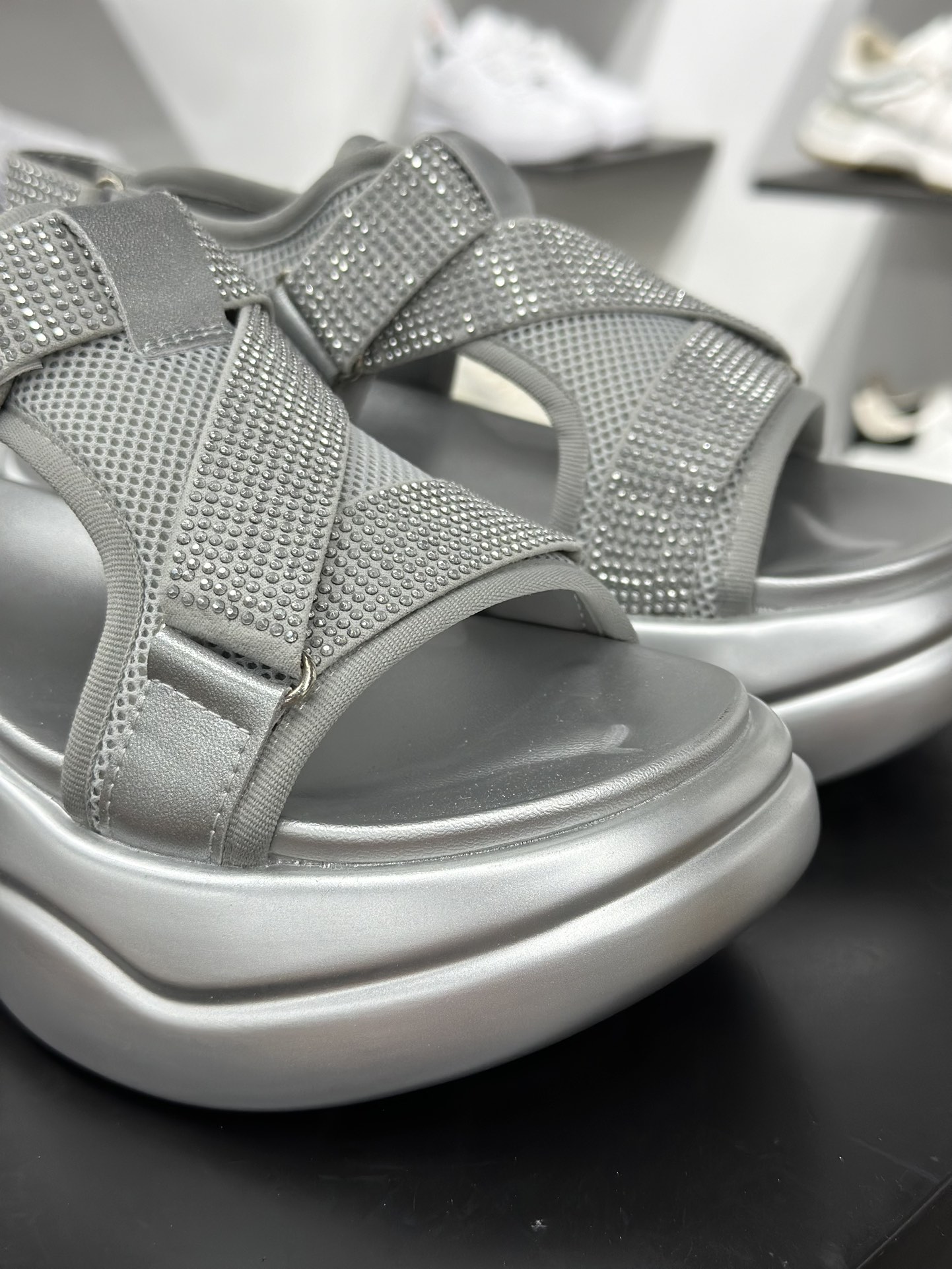 GG-CC明星同款 水钻凉鞋 一双拖鞋穿遍夏天