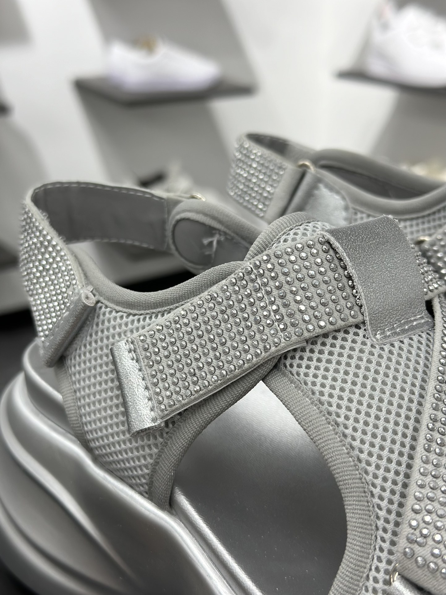 GG-CC明星同款 水钻凉鞋 一双拖鞋穿遍夏天