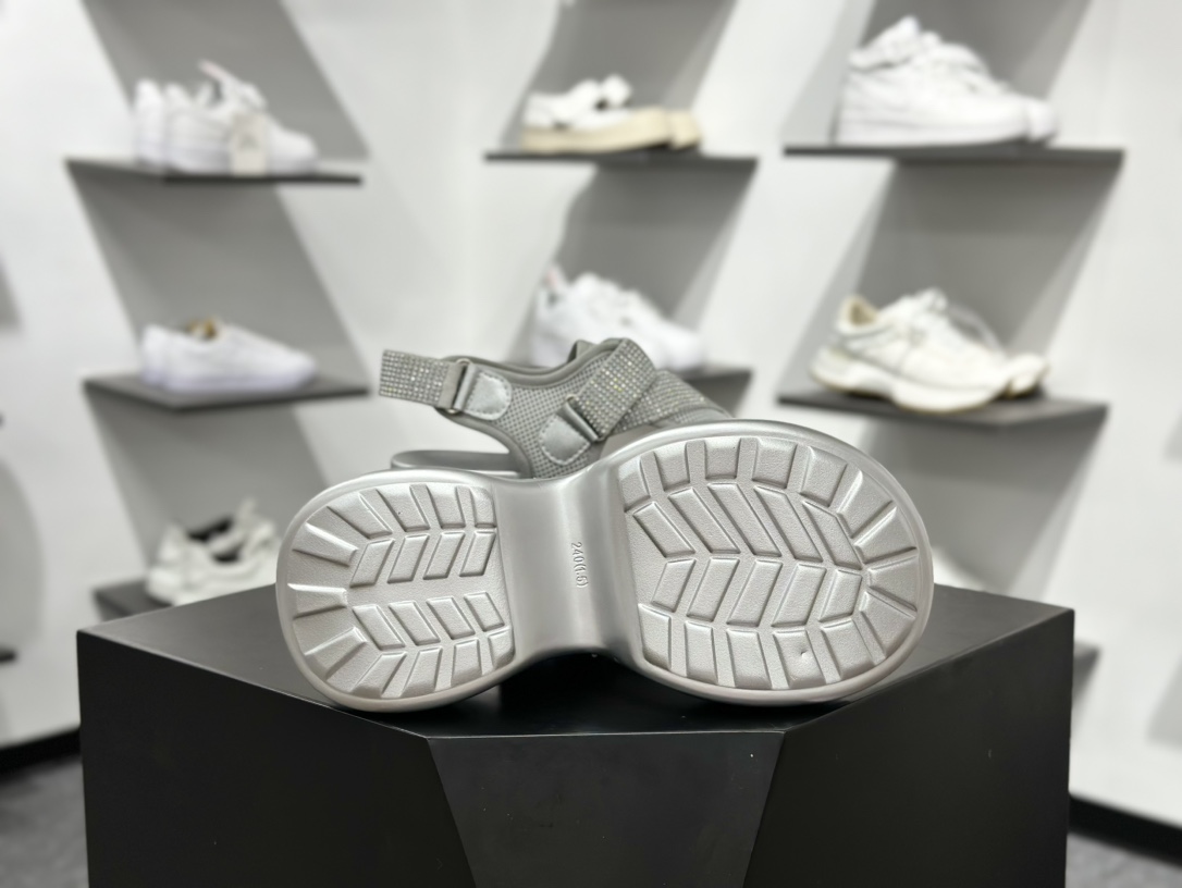 GG-CC明星同款 水钻凉鞋 一双拖鞋穿遍夏天