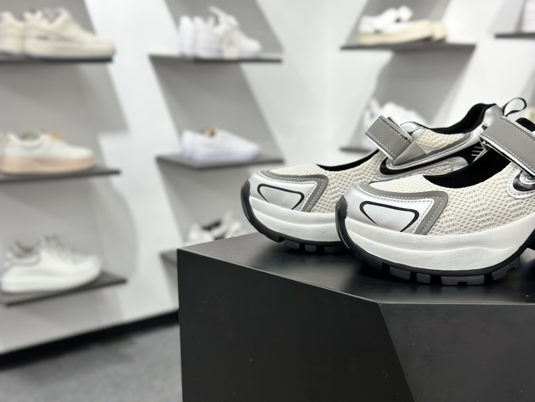 GG-CC赵露思同款老爹鞋24ss夏季新款凉鞋系列