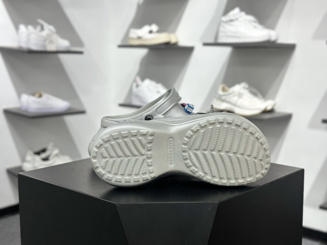 巴黎世家BALENCIAGA x Crocs HardCrocs Sandal 哈德系列穆勒风松糕厚底夏季沙滩涉水百搭潮流系带休闲拖鞋式凉鞋  687398 W1S8N 1081