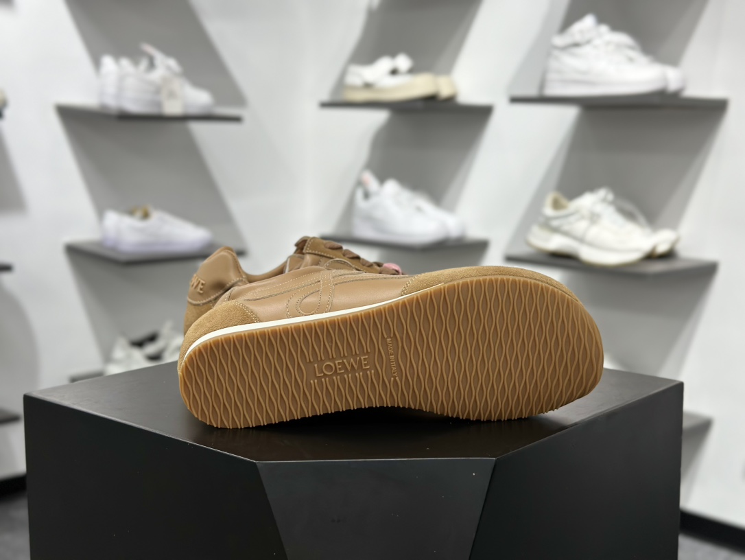 罗意威Loewe Ballet Runner 2.0 Sneakers 芭蕾舞2.0系列阿甘复古风德训薄底百搭休闲运动鞋 罗意威Loewe Ballet Runner 2.0 Sneakers 芭蕾舞2.0系列阿甘复古风德训薄底百搭休闲运动鞋