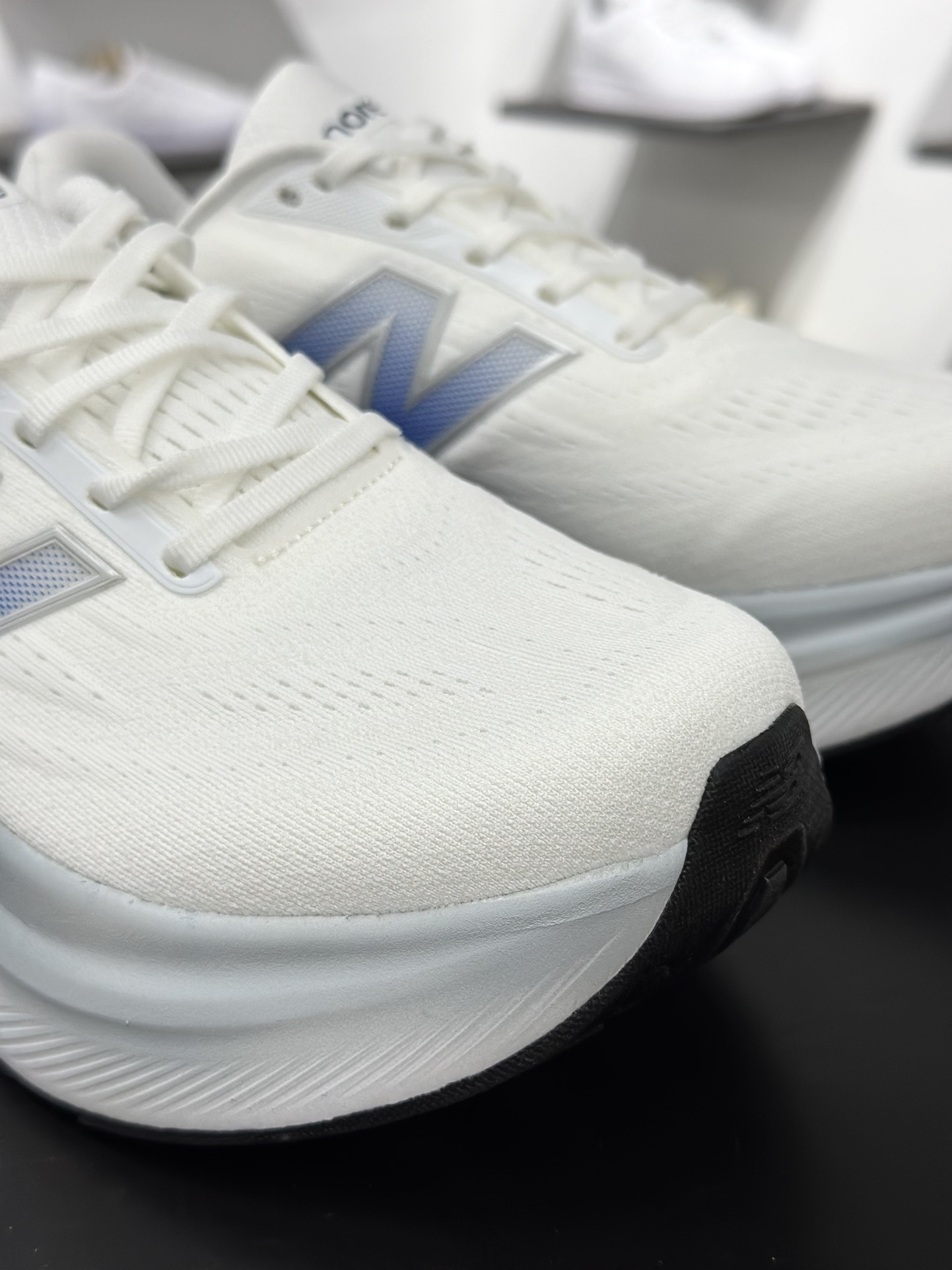 New Balance NB Fresh Foam 舒适耐磨低帮跑步鞋 MMORXB6