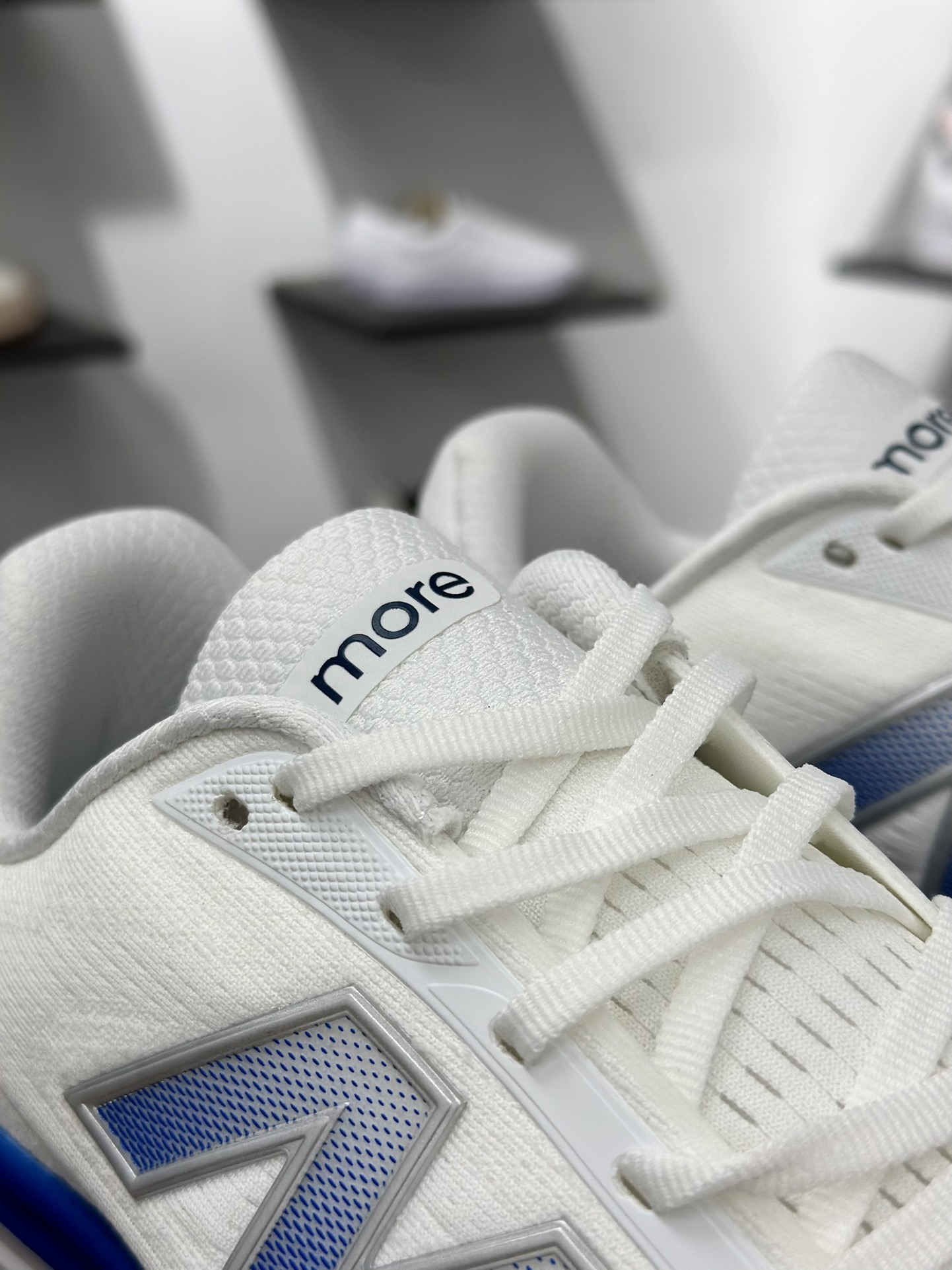 New Balance NB Fresh Foam 舒适耐磨低帮跑步鞋 MMORXB6