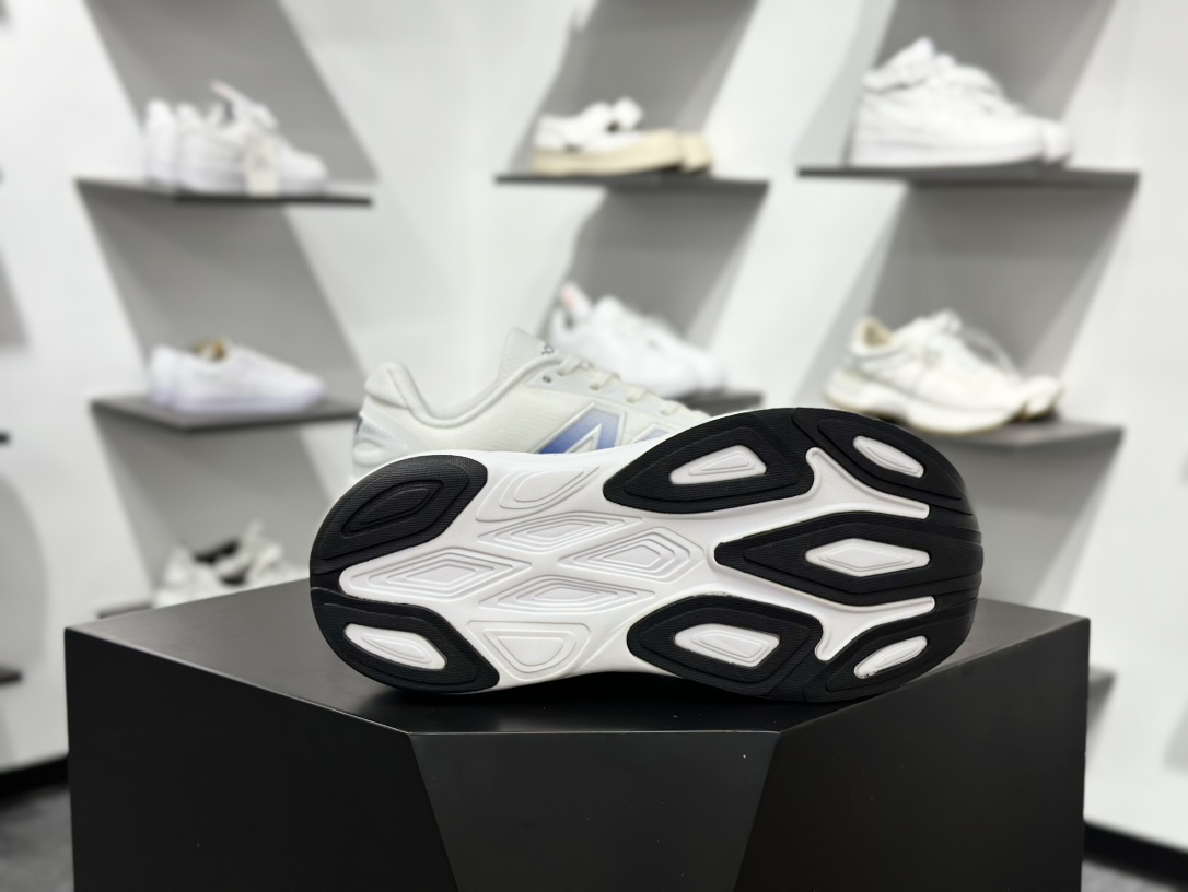 New Balance NB Fresh Foam 舒适耐磨低帮跑步鞋 MMORXB6