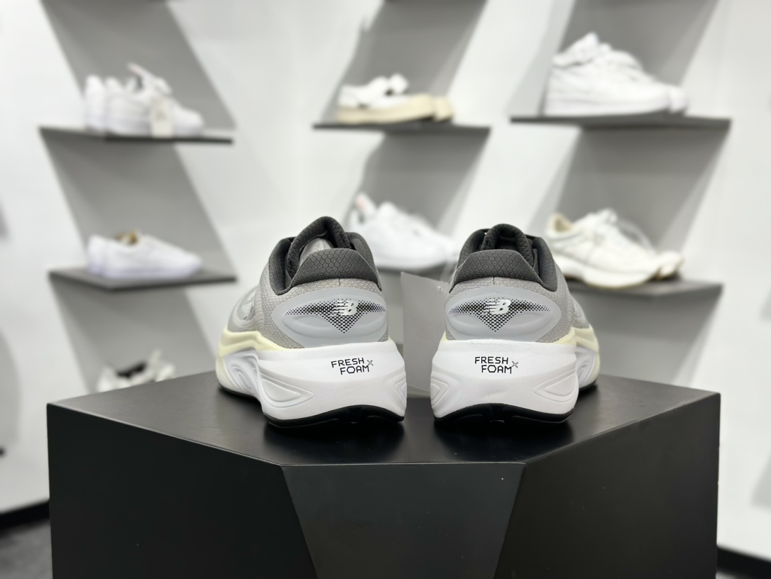 New Balance NB Fresh Foam 舒适耐磨低帮跑步鞋 MMORXE6