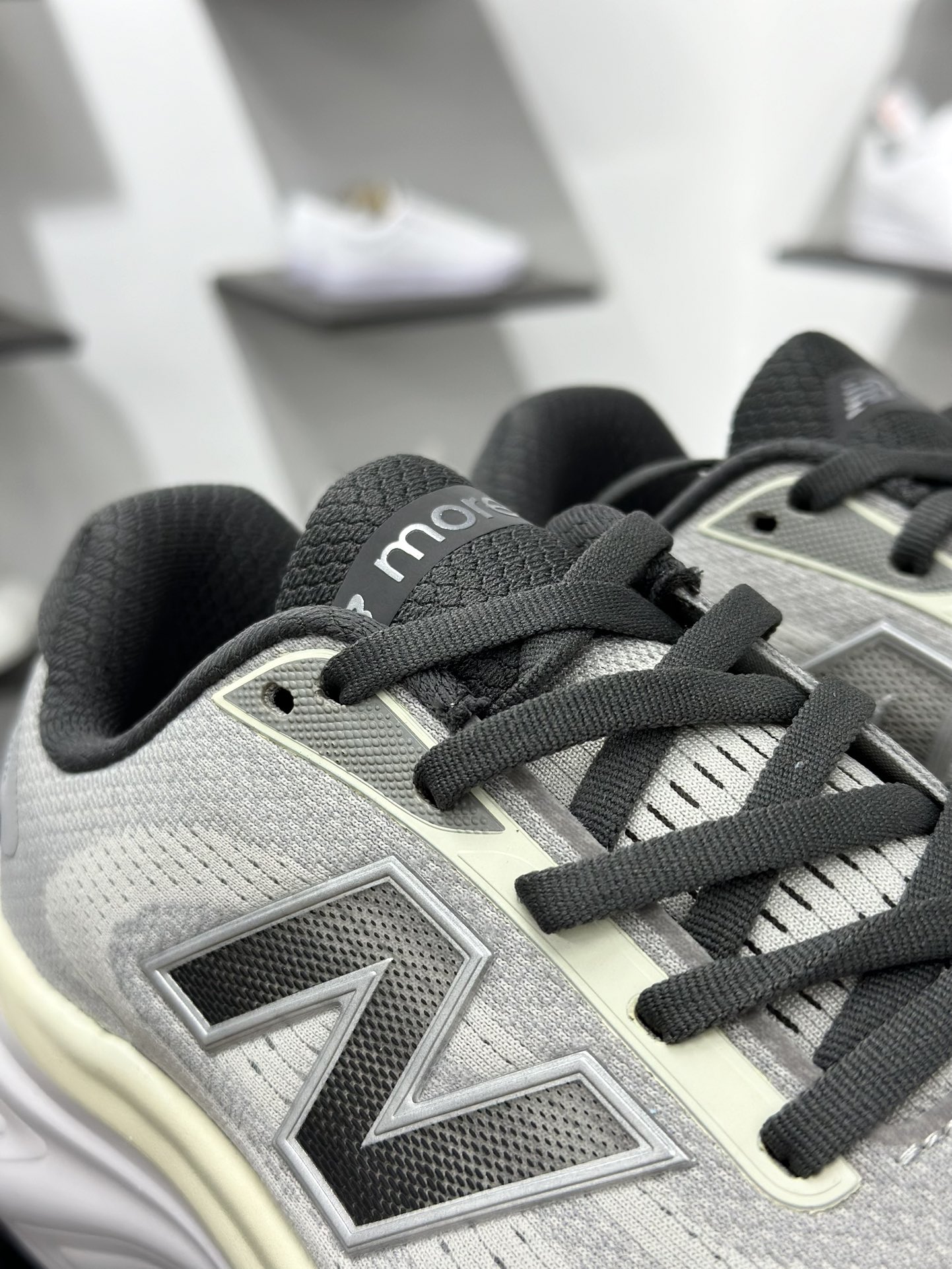 New Balance NB Fresh Foam 舒适耐磨低帮跑步鞋 MMORXE6