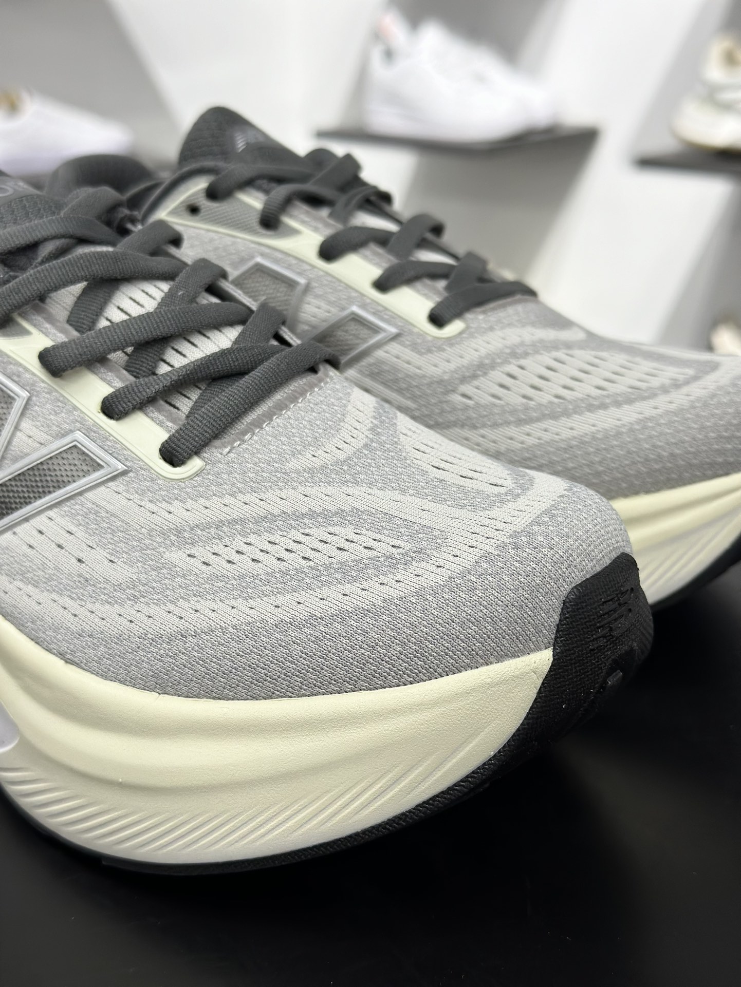 New Balance NB Fresh Foam 舒适耐磨低帮跑步鞋 MMORXE6