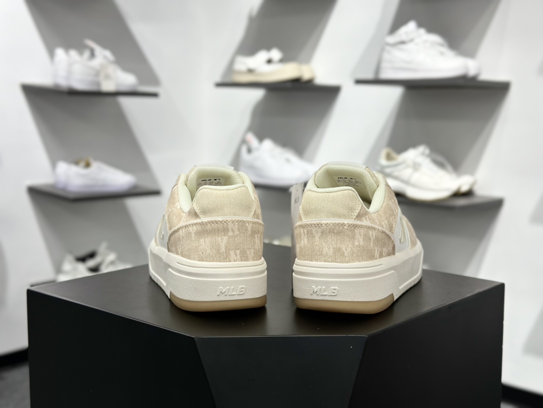 NY美国榄球洋基队 x MLB Chunky Runner Basic 厚底老爹厚底休闲运动慢跑鞋 3ASXV015N NY美国榄球洋基队 x MLB Chunky Runner Basic 厚底老爹厚底休闲运动慢跑鞋 3ASXV015N